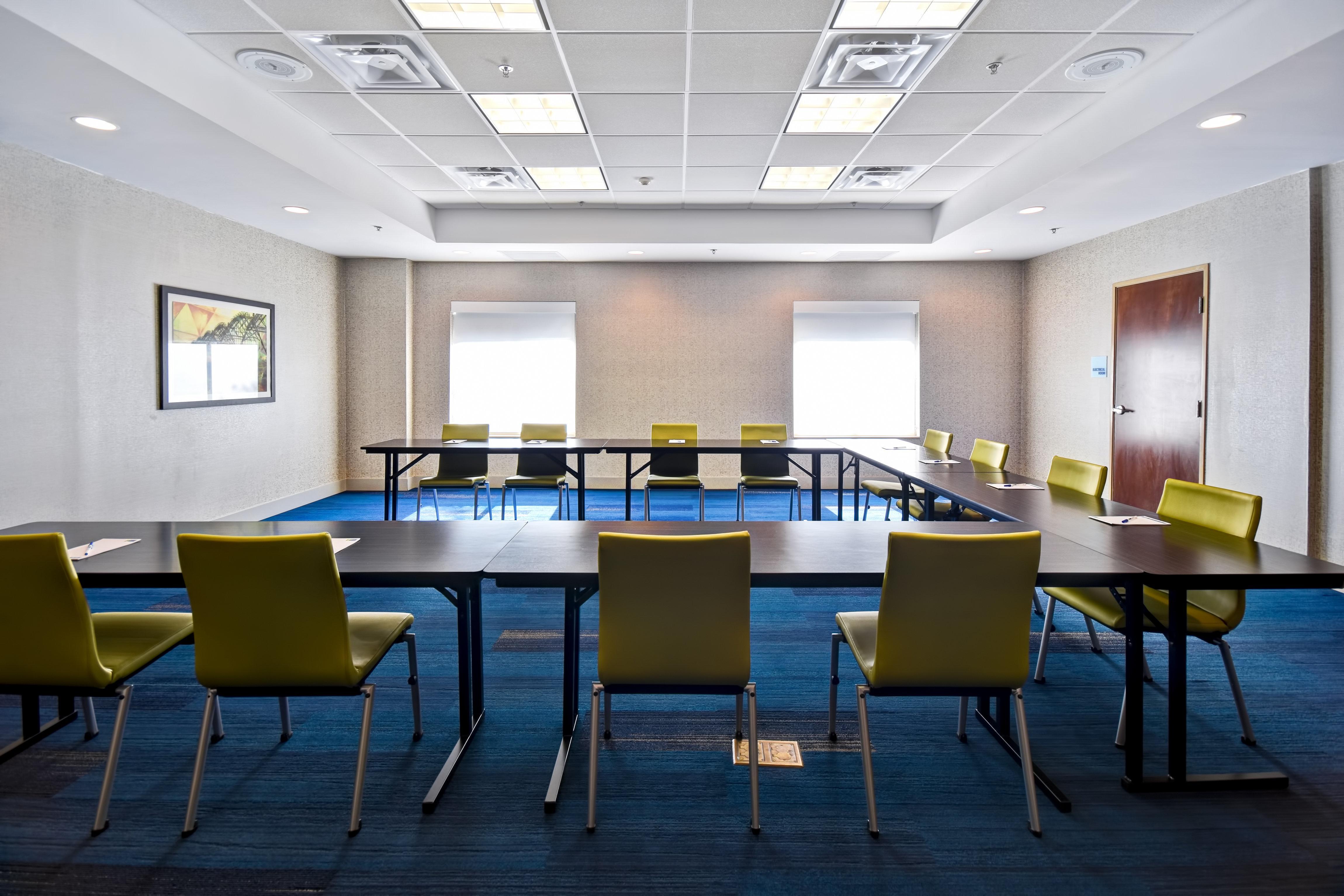 Holiday Inn Express & Suites Schererville By Ihg Exterior photo