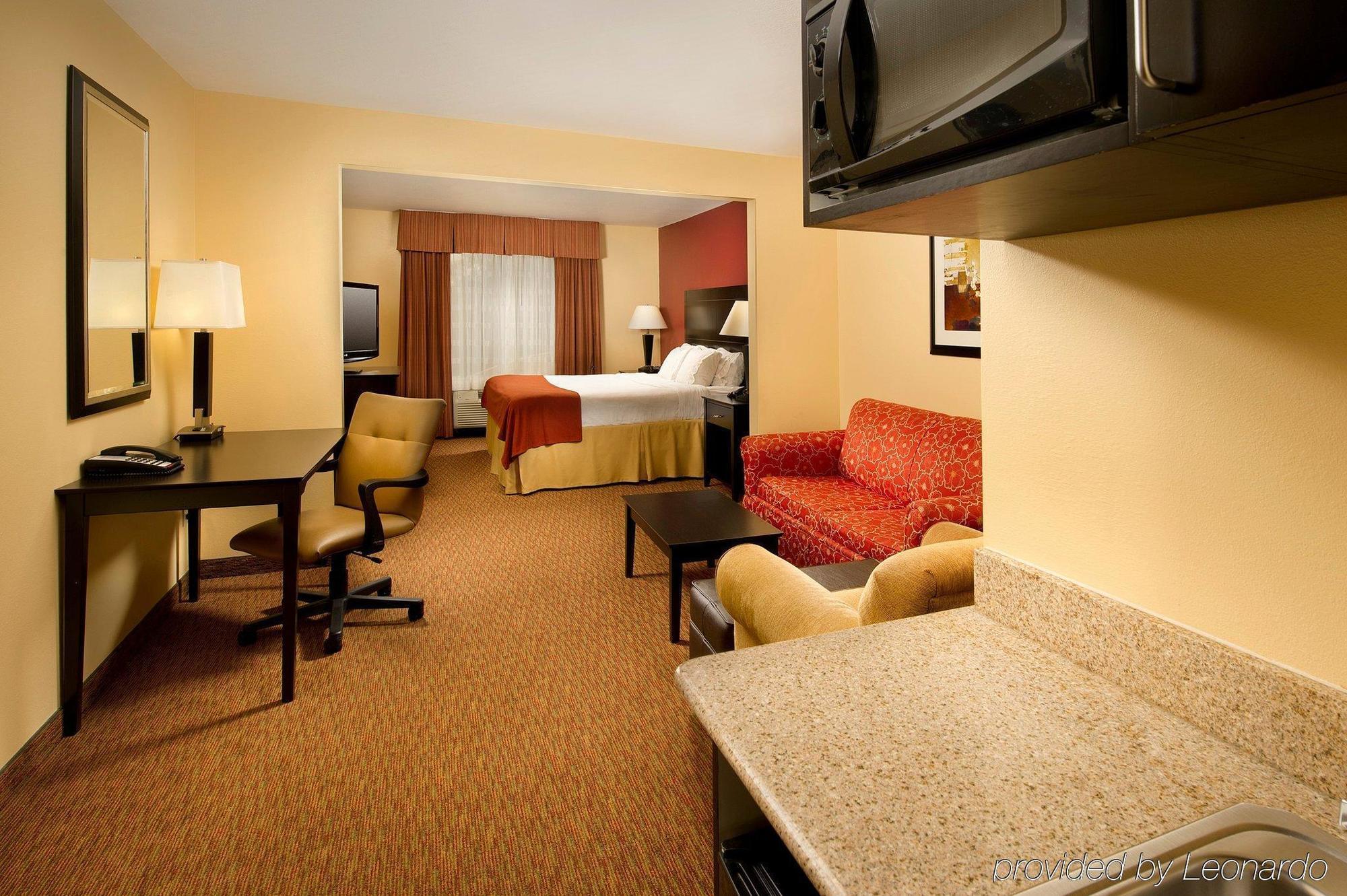 Holiday Inn Express & Suites Schererville By Ihg Room photo