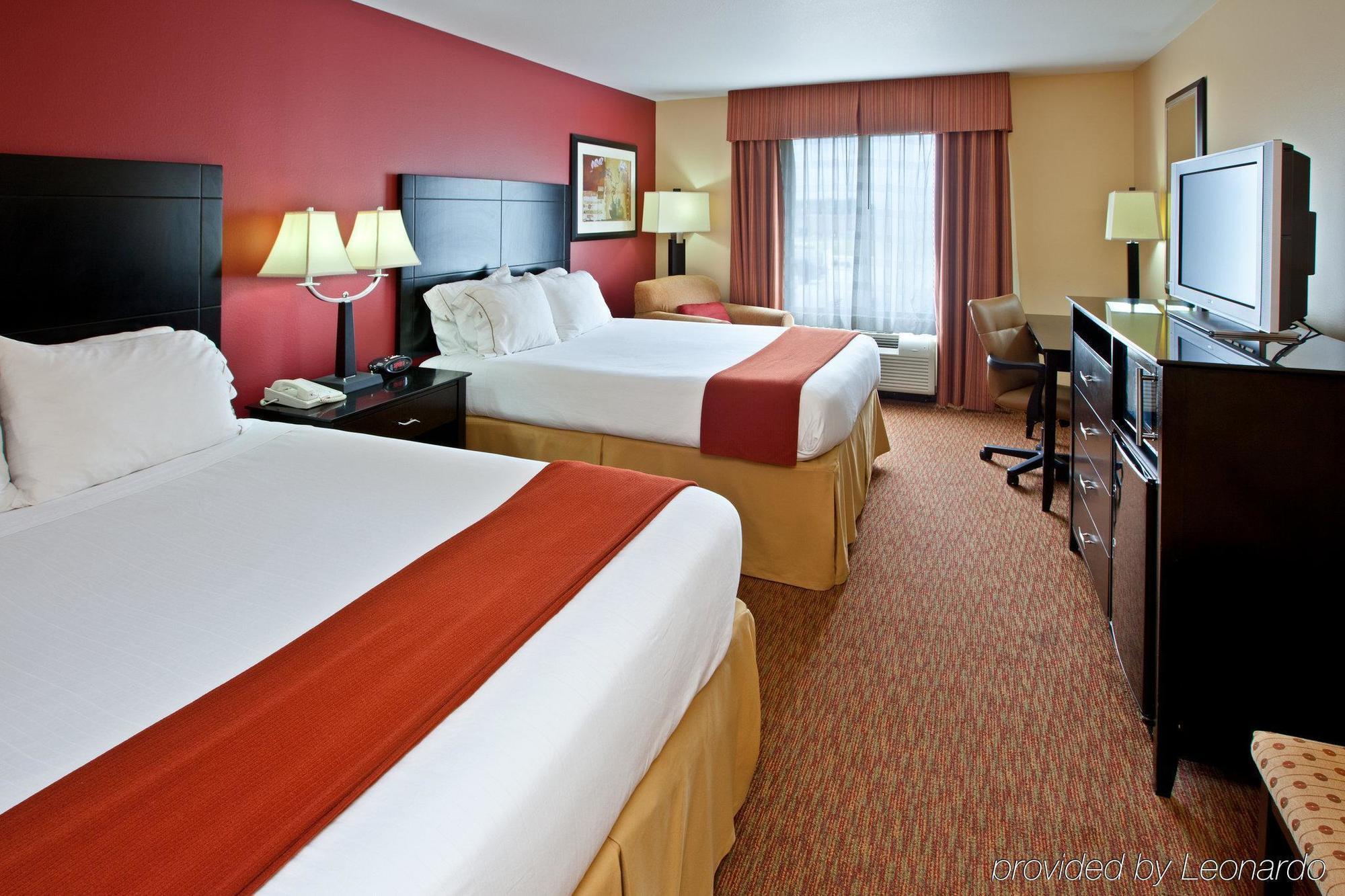 Holiday Inn Express & Suites Schererville By Ihg Room photo