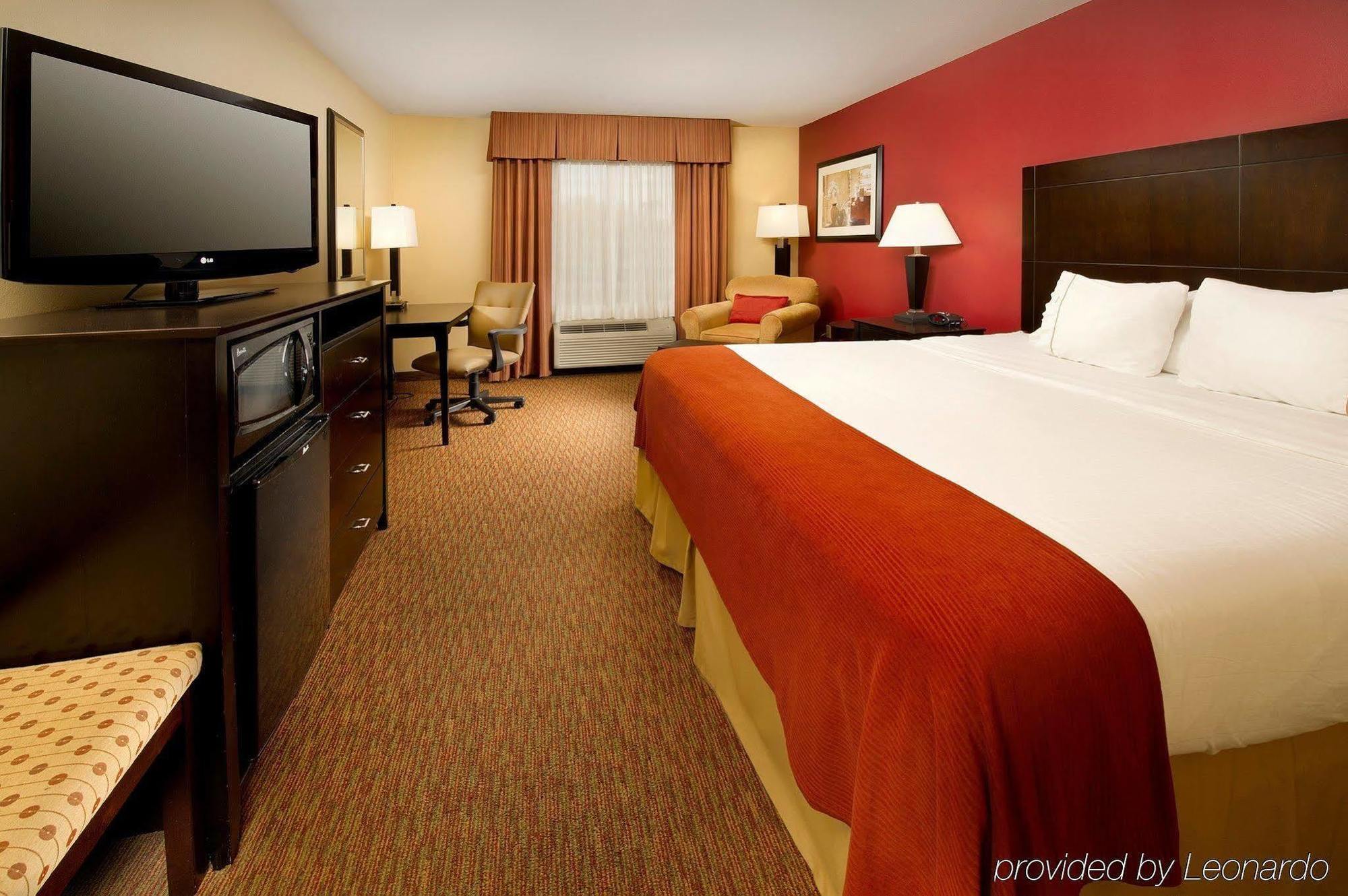 Holiday Inn Express & Suites Schererville By Ihg Room photo
