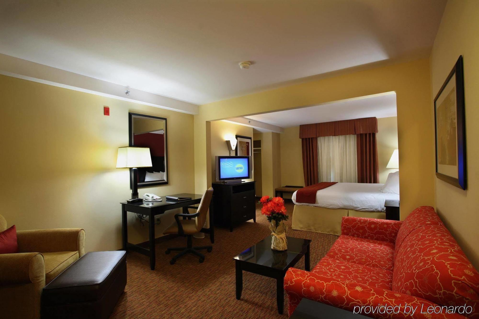 Holiday Inn Express & Suites Schererville By Ihg Room photo