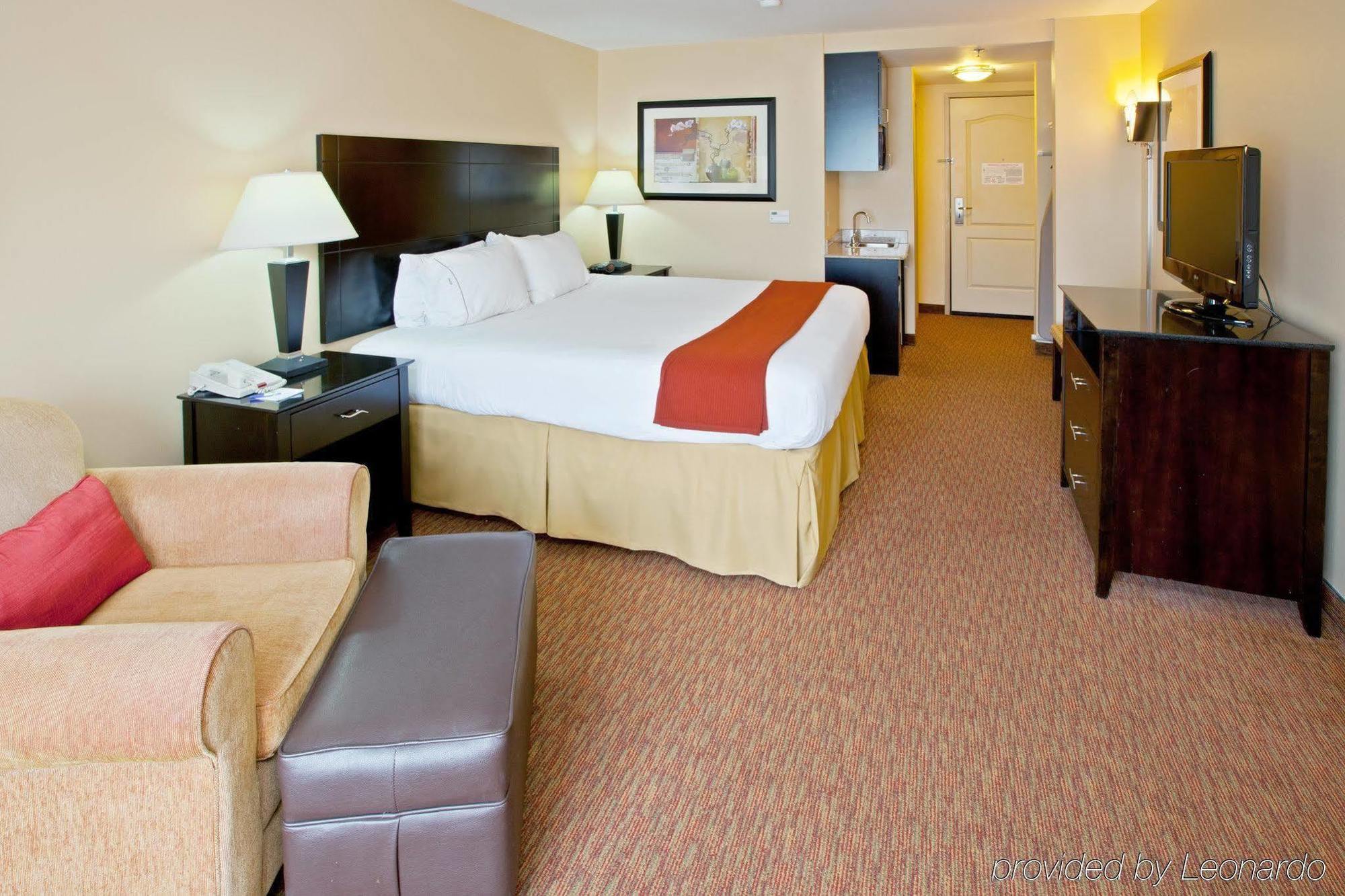Holiday Inn Express & Suites Schererville By Ihg Room photo
