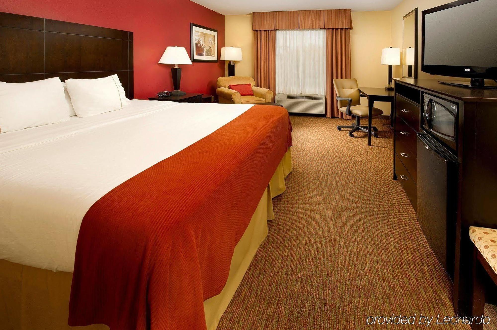 Holiday Inn Express & Suites Schererville By Ihg Room photo